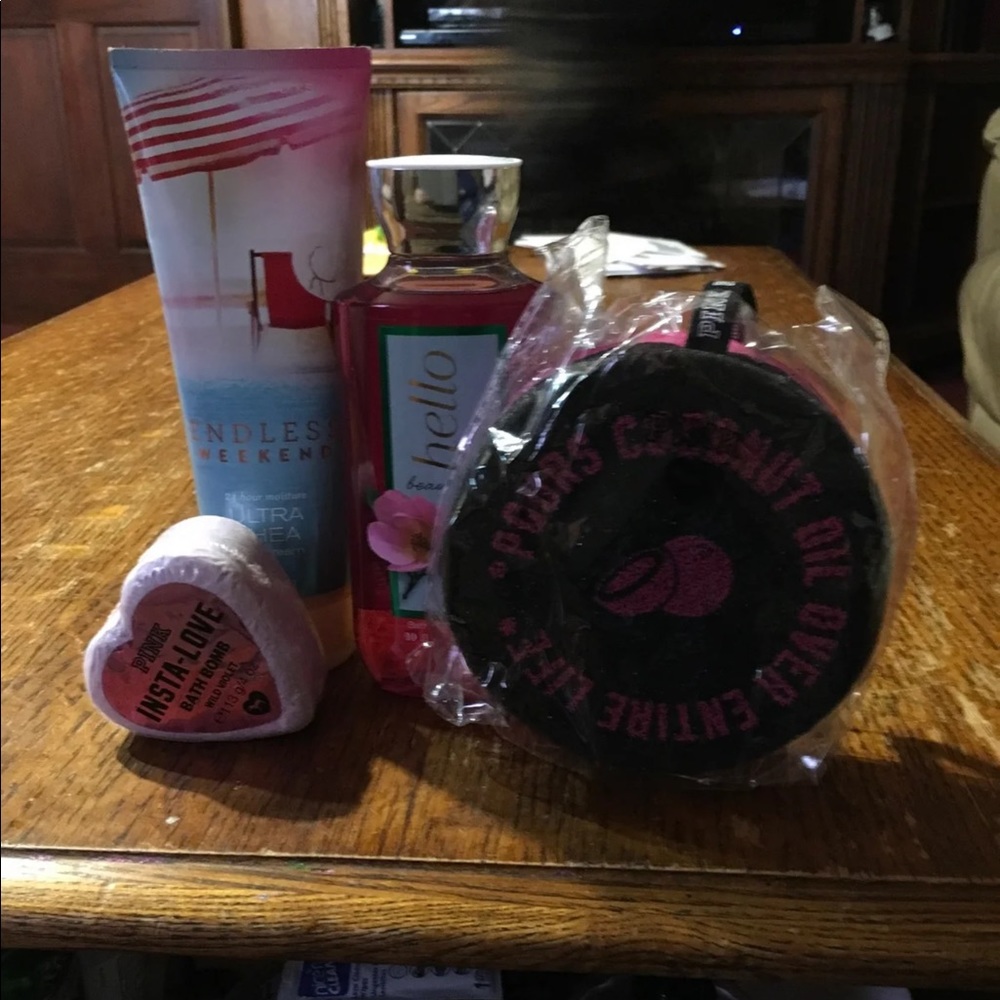 Shower gel and lotion bundle